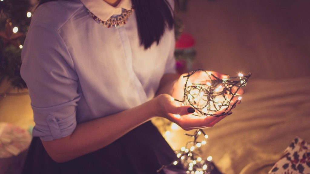 8 Ways to Save on Commercial Christmas Lights