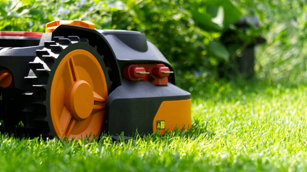 3 Types of Smart Gadgets for Easy Garden Maintenance